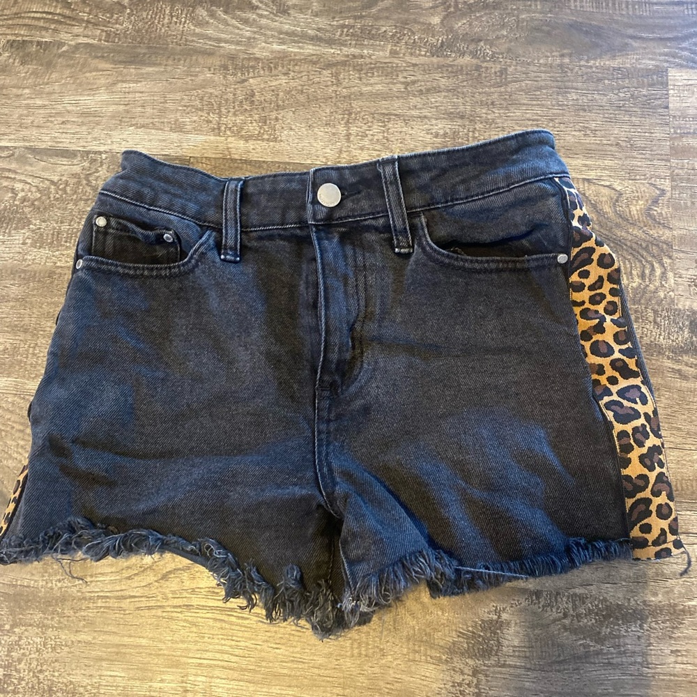 Black cheetah print Tinseltown shorts
